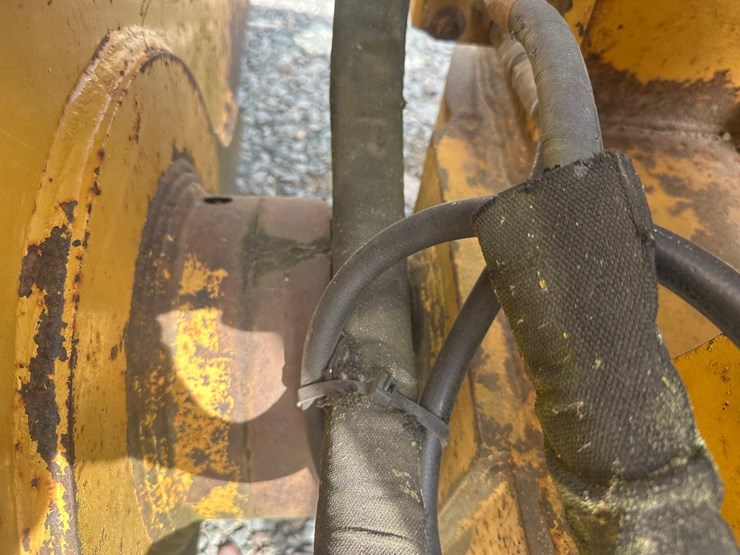 2006-deere-750j-lgp-image-25