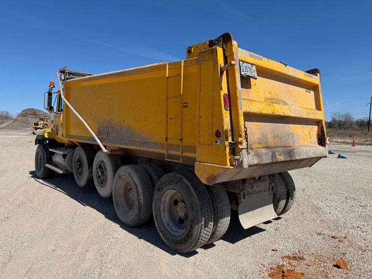 1995-mack-cl713-image-3