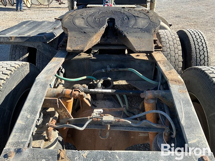 1976-peterbilt-359-image-11