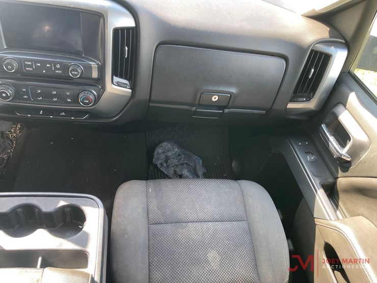 2018-chevrolet-silverado-1500-lt-image-15