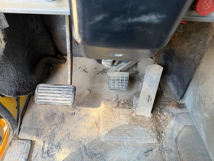 1995-mack-cl713-image-51