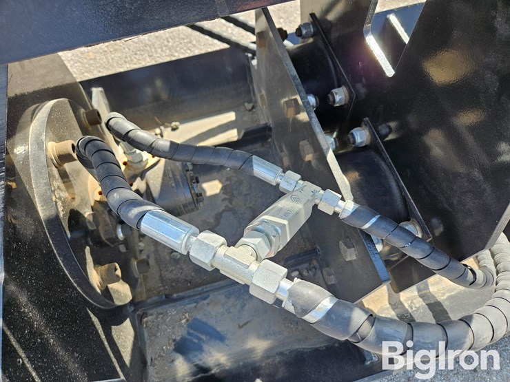 2025-massey-ferguson-730-image-10