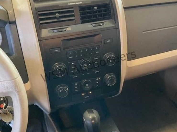 2011-ford-escape-xls-image-19