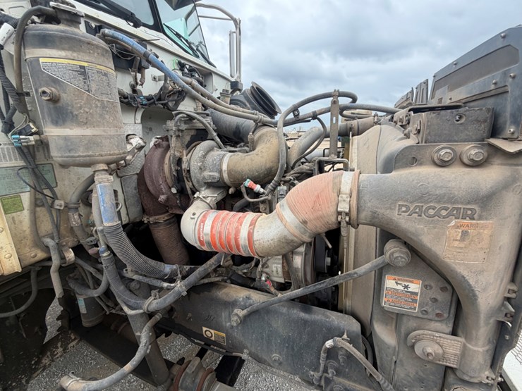 2012-peterbilt-337-image-13