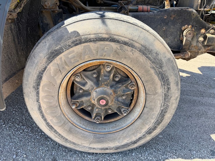 1995-mack-cl713-image-87