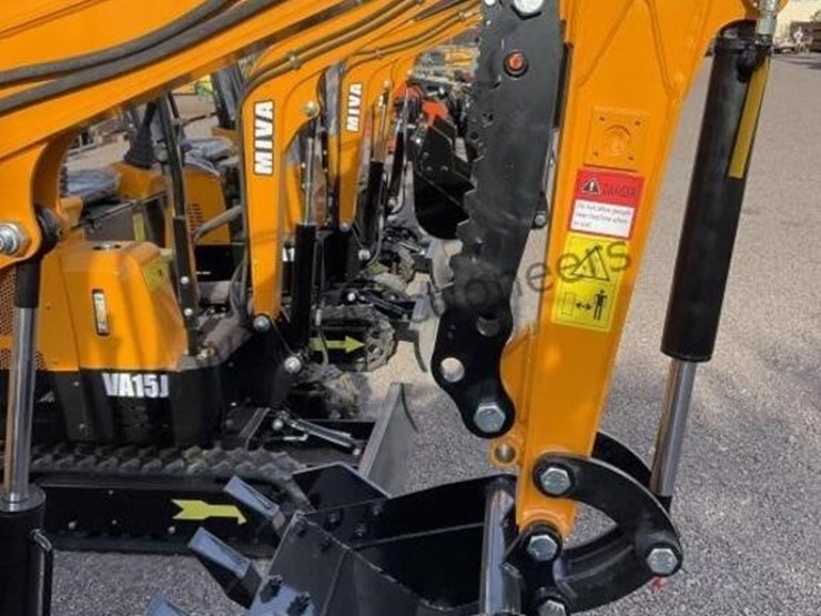 2026-miva-15-mini-excavator-image-6