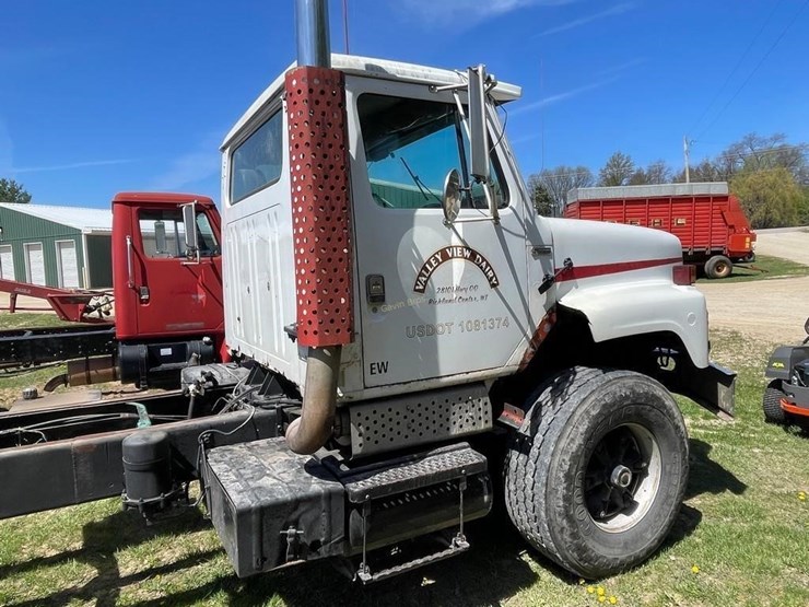 1982-international-f-2674-straight-truck-image-4