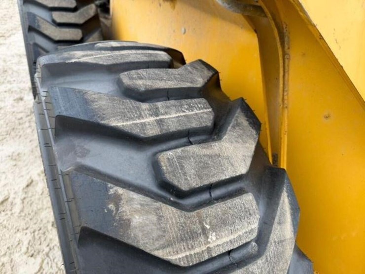 2007-john-deere-328-image-31