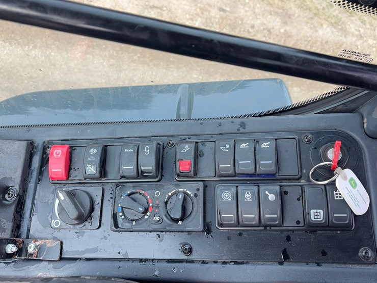 2023-deere-324l-image-14