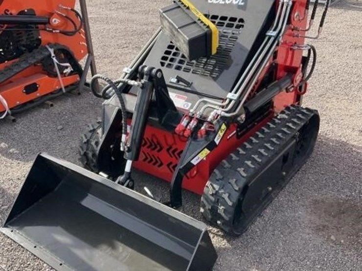 2026-sdl-380r-stand-up-skid-steer-image-2