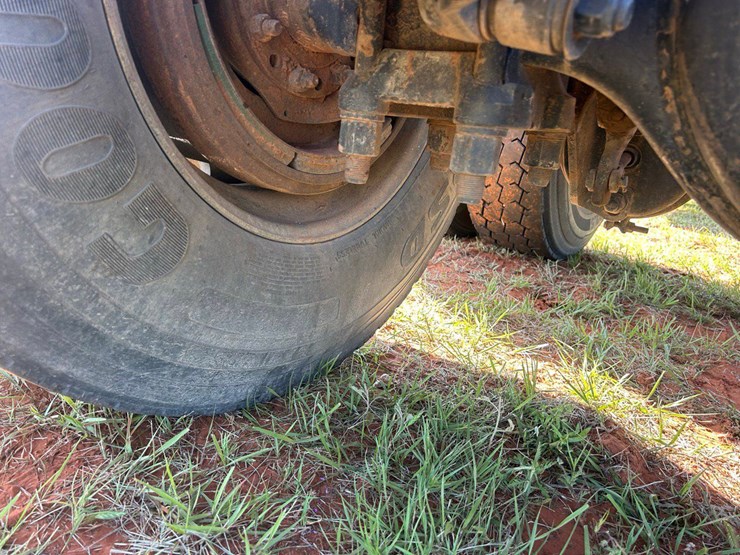 2012-peterbilt-386-image-9