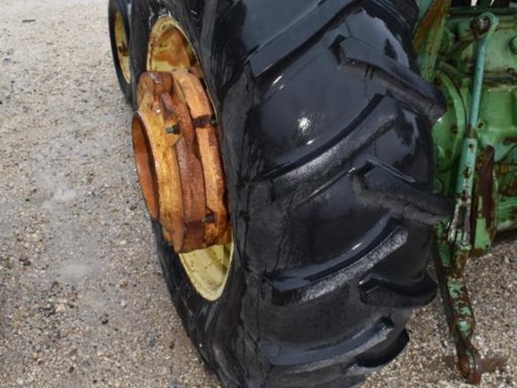 john-deere-2440-image-14