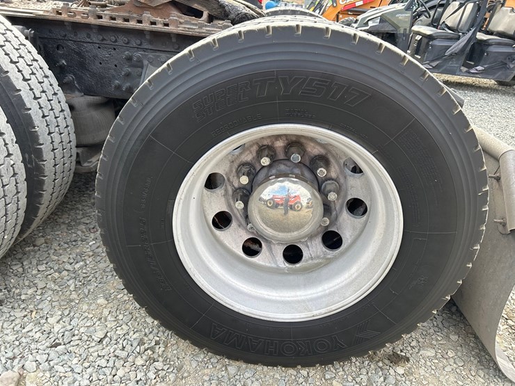 2009-volvo-10-image-75