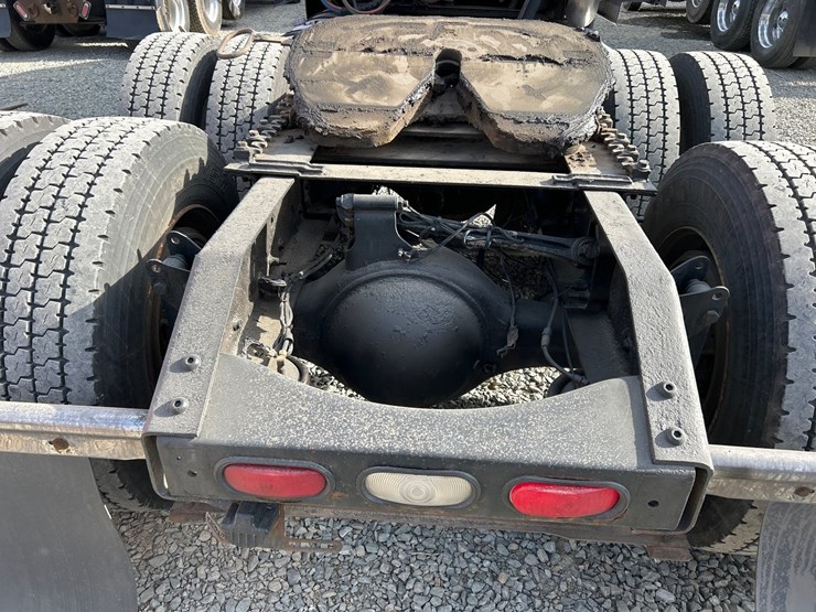 2009-volvo-10-image-22