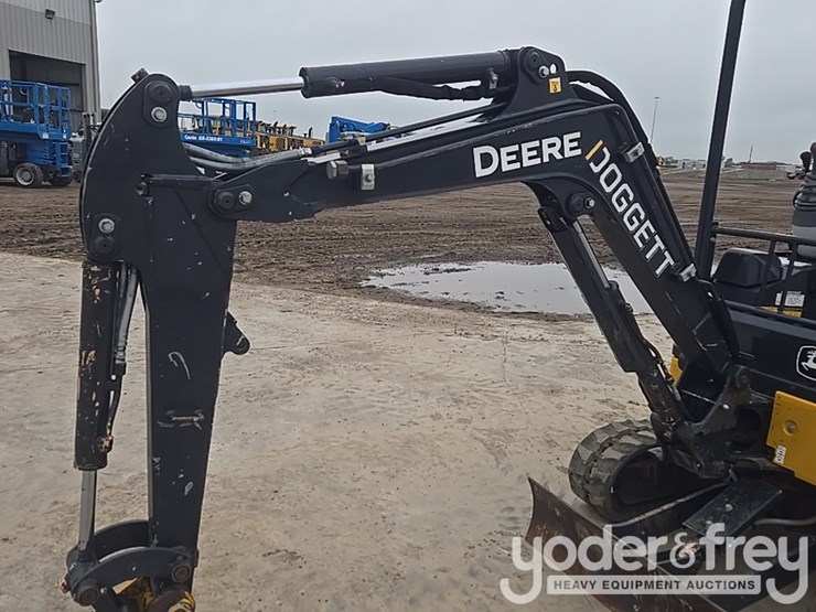 2022-deere-17g-image-30