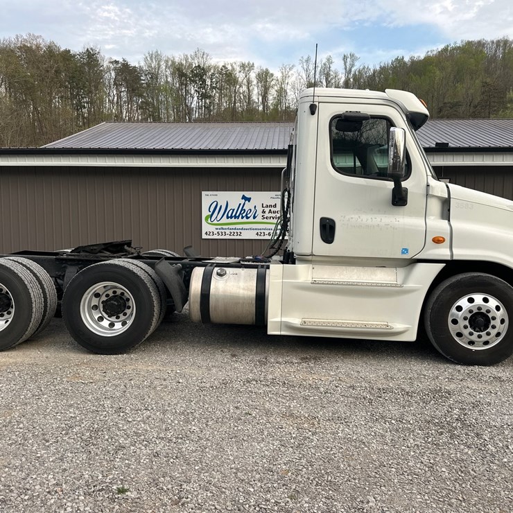 2014 FREIGHTLINER CASCADIA 125