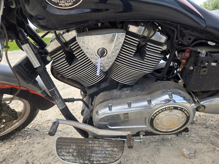 #23348-•-2006-victory-kingpin-motorcycle-image-19