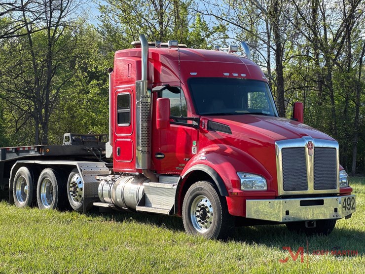 2017-kenworth-t880-image-1