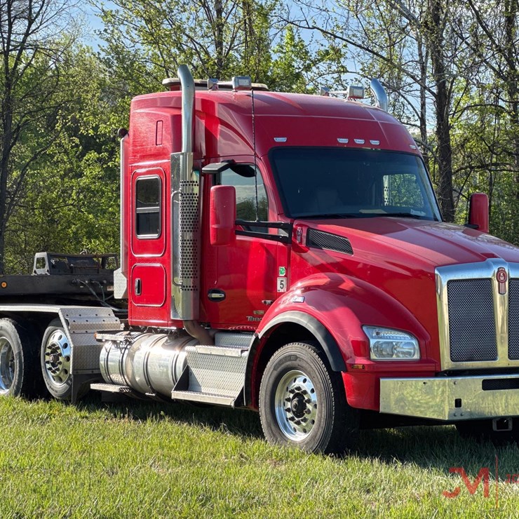 2017 KENWORTH T880