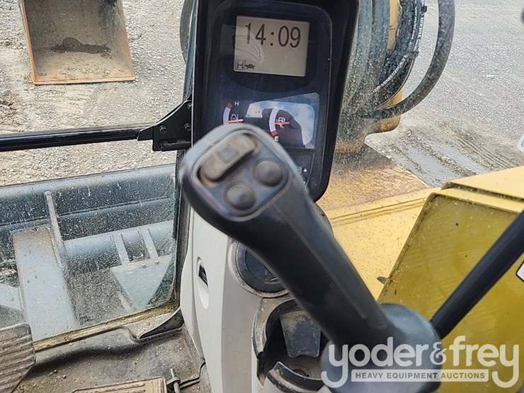 2016-kobelco-sk85cs-3e-image-36