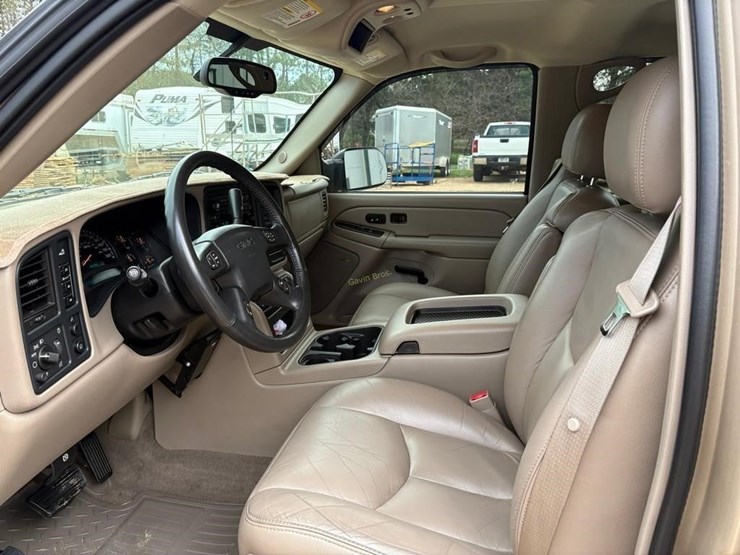 2004-gmc-sierra-2500-image-15
