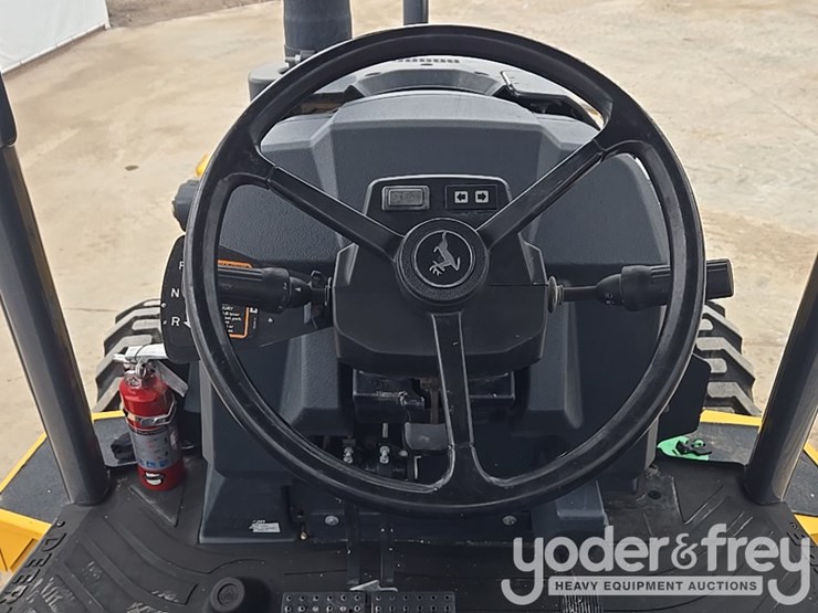 2021-deere-410l-image-63