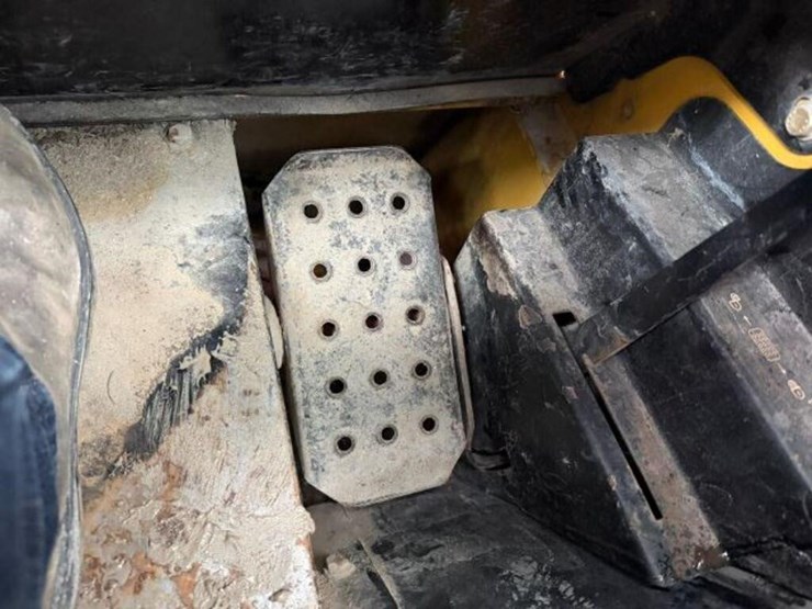 2007-john-deere-328-image-13