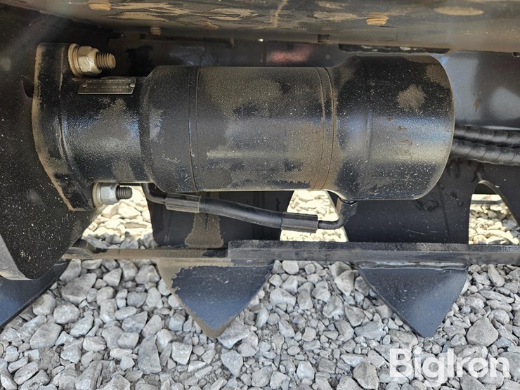 2025-massey-ferguson-730-image-12