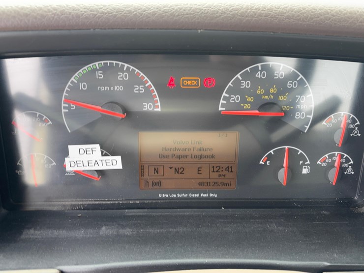 2015-volvo-vnl-semi-image-23