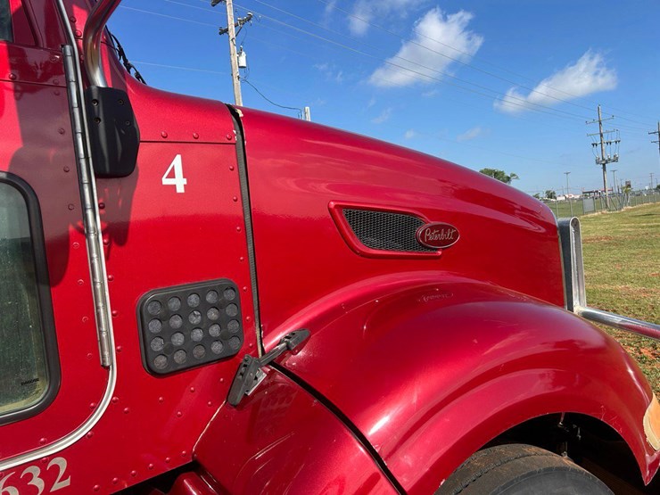 2012-peterbilt-386-image-42