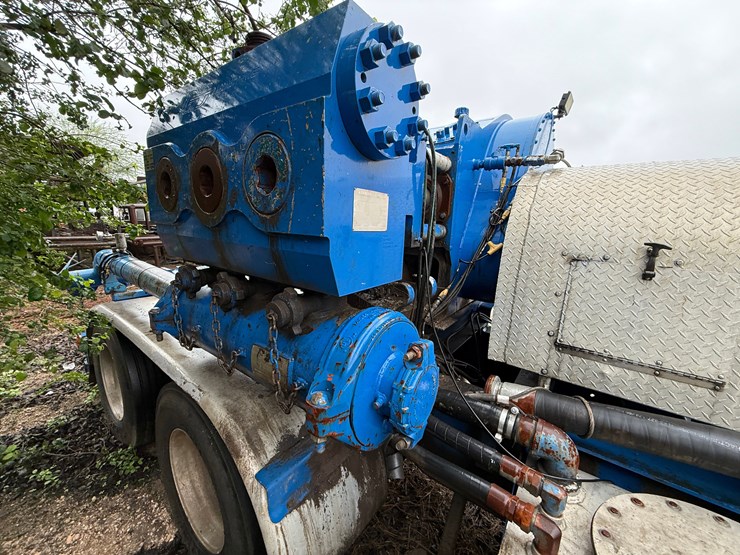 2007-rhino-tc50-2250-hp-triplex-frac-pump-mtd-on-t/a-trailer-image-9