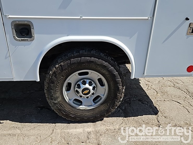 2022-chevrolet-2500hd-image-12