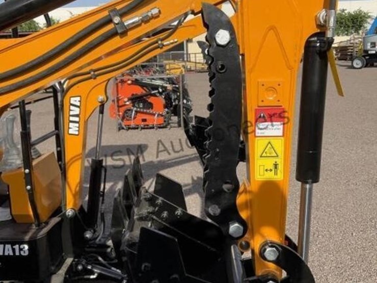 2026-miva-13-mini-excavator-image-6