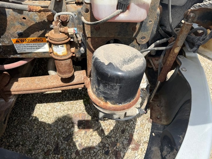 #1174-•-2015-freightliner-cab-and-chassis-image-21