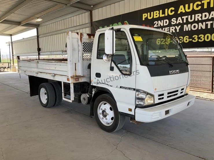 2006-isuzu-npr-image-2