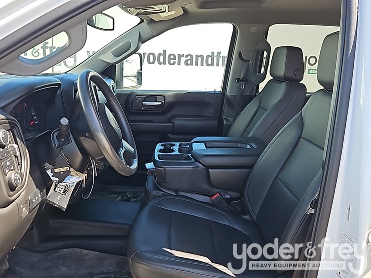 2022-chevrolet-2500hd-image-23