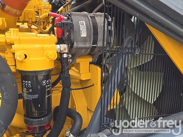 2021-deere-410l-image-48