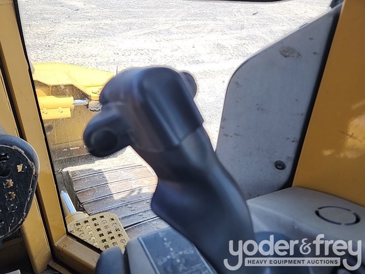 2006-caterpillar-d5n-xl-image-34