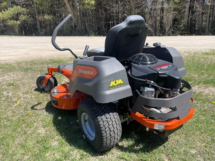 husqvarna-z242f-zero-turn-mower-image-6
