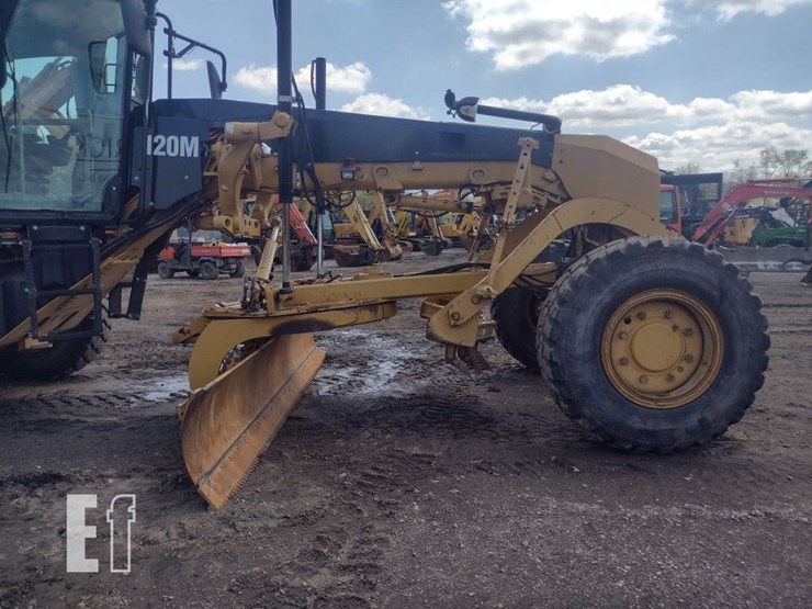 2010-caterpillar-120m-image-29