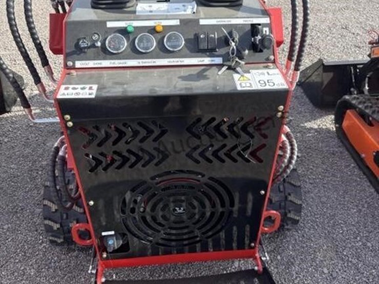 2026-sdl-380r-stand-up-skid-steer-image-3