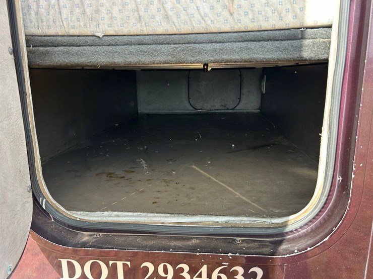 2009-kenworth-t300-image-10