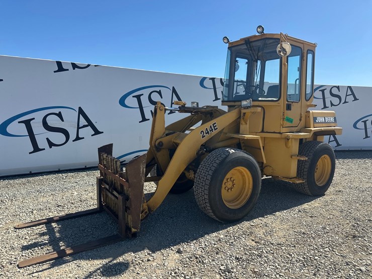 deere-244e-image-1