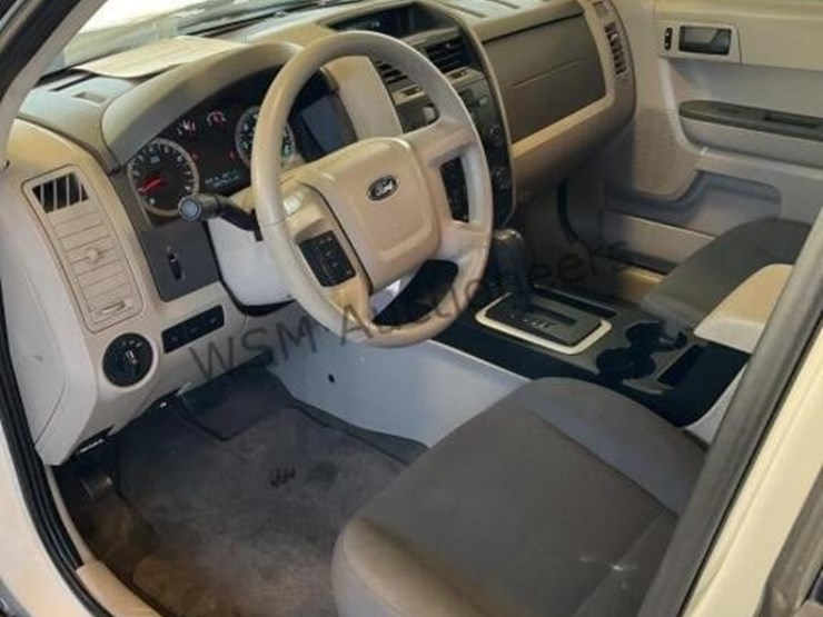 2011-ford-escape-xls-image-22