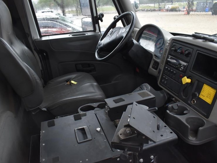 2015-case-ih-4300-image-14