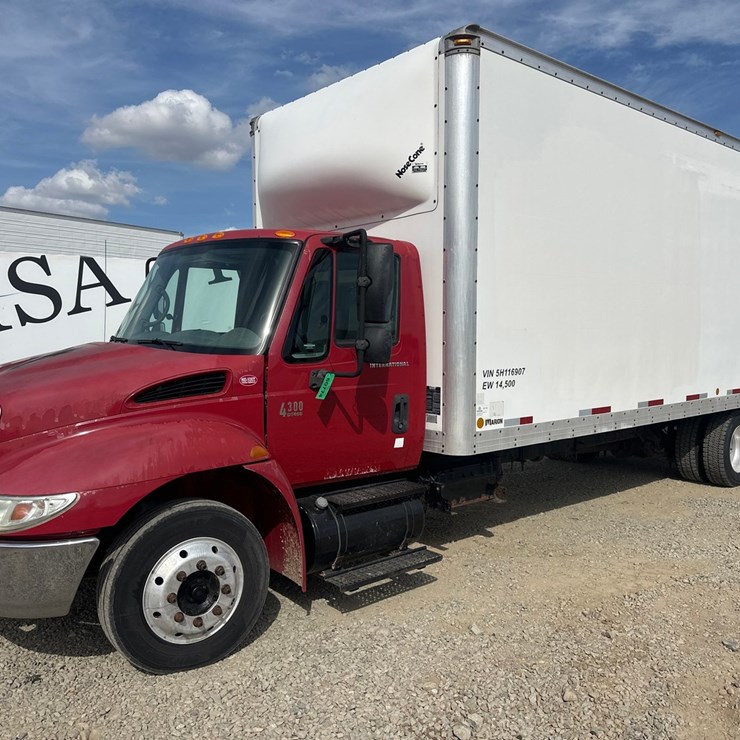 2005 INTERNATIONAL 4300 SBA