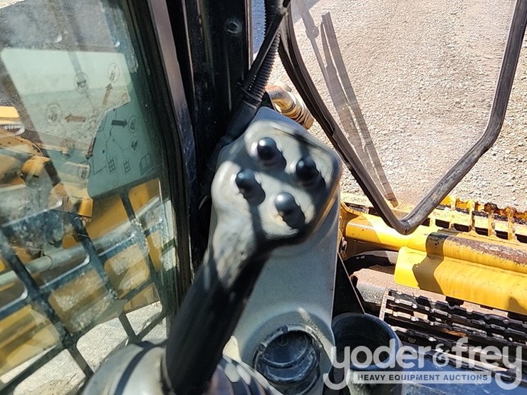 2012-caterpillar-299d-image-32