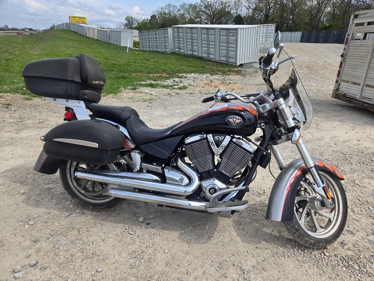 #23348-•-2006-victory-kingpin-motorcycle-image-5