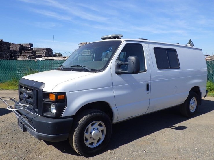 2011-ford-econoline-350-image-1