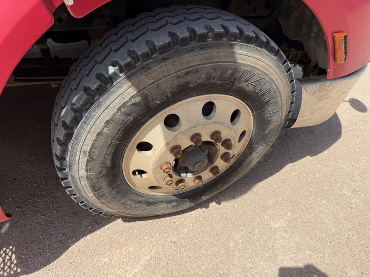 2012-peterbilt-587-image-6